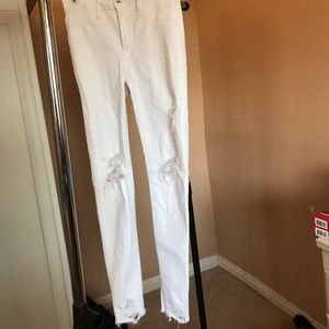 NEVER WORN AMERICAN EAGLE JEANS!!